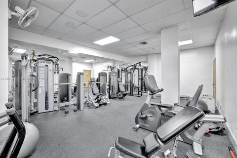 Condo in Hollywood, Florida, 2 bedrooms  № 1949916 - photo 24