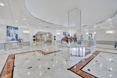 Condo in Hollywood, Florida, 2 bedrooms  № 1949916 - photo 8