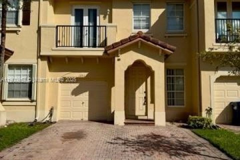 Купить таунхаус в Майами, Флорида 3 спальни, 145.3м2, № 1952209 - фото 1