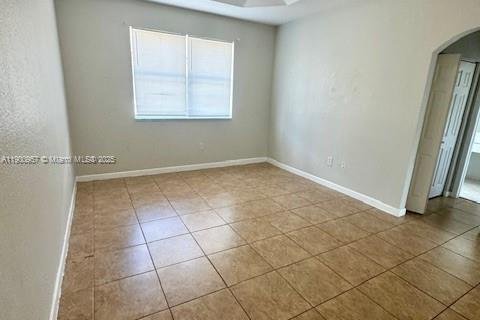 Купить таунхаус в Майами, Флорида 3 спальни, 145.3м2, № 1952209 - фото 19