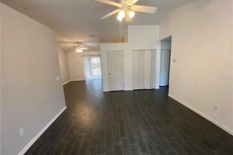 House in Summerfield, Florida 3 bedrooms, 130.99 sq.m. № 2116815 - photo 2
