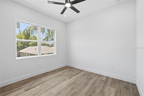 House in Tampa, Florida 4 bedrooms, 232.81 sq.m. № 2236321 - photo 24