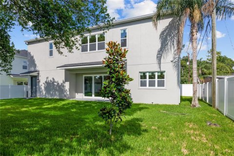 House in Tampa, Florida 4 bedrooms, 232.81 sq.m. № 2236321 - photo 27