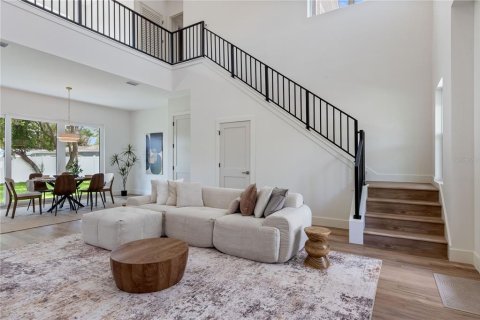 House in Tampa, Florida 4 bedrooms, 232.81 sq.m. № 2236321 - photo 12