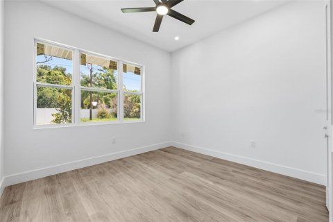 House in Tampa, Florida 4 bedrooms, 232.81 sq.m. № 2236321 - photo 20