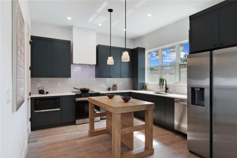 House in Tampa, Florida 4 bedrooms, 232.81 sq.m. № 2236321 - photo 7