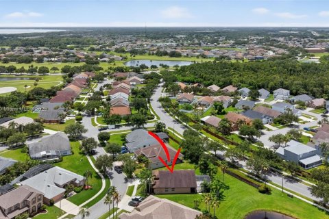 Casa en venta en Kissimmee, Florida, 3 dormitorios № 1806472 - foto 9