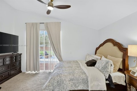 Casa en venta en Kissimmee, Florida, 3 dormitorios № 1806472 - foto 14