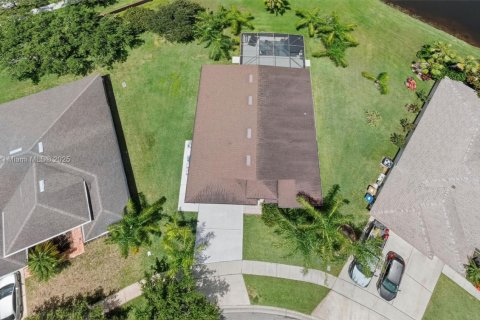 Casa en venta en Kissimmee, Florida, 3 dormitorios № 1806472 - foto 10