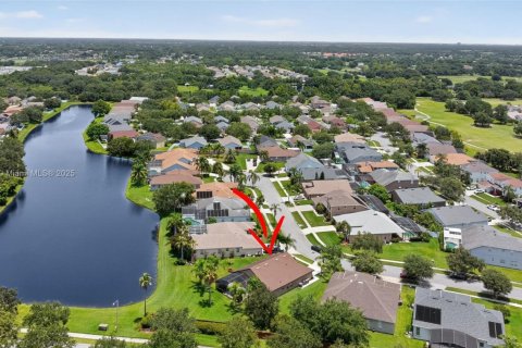 Casa en venta en Kissimmee, Florida, 3 dormitorios № 1806472 - foto 5