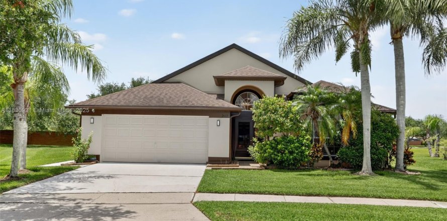 Casa en Kissimmee, Florida 3 dormitorios № 1806472