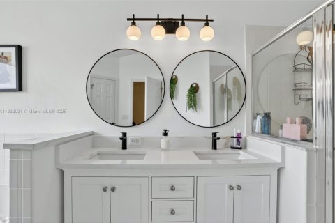 Casa en venta en Kissimmee, Florida, 3 dormitorios № 1806472 - foto 30