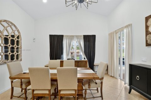 Casa en venta en Kissimmee, Florida, 3 dormitorios № 1806472 - foto 12
