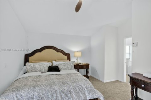 Casa en venta en Kissimmee, Florida, 3 dormitorios № 1806472 - foto 29