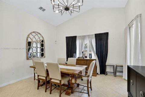 Casa en venta en Kissimmee, Florida, 3 dormitorios № 1806472 - foto 28