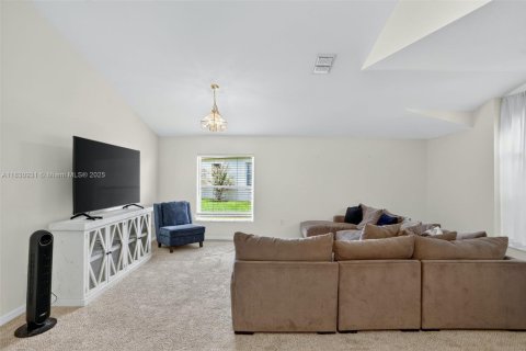 Casa en venta en Kissimmee, Florida, 3 dormitorios № 1806472 - foto 20