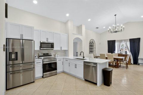 Casa en venta en Kissimmee, Florida, 3 dormitorios № 1806472 - foto 25