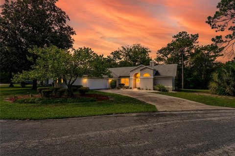 House in Homosassa, Florida 3 bedrooms, 175.59 sq.m. № 2199931