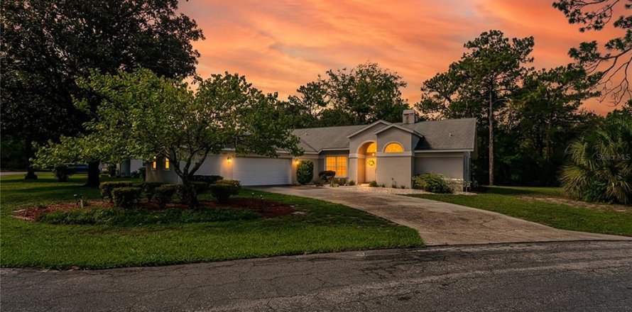 House in Homosassa, Florida 3 bedrooms, 175.59 sq.m. № 2199931