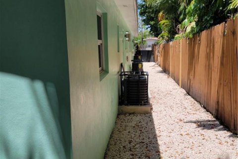Propiedad comercial en venta en Hallandale Beach, Florida, 185.62 m2 № 2175363 - foto 5