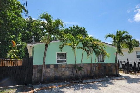 Propiedad comercial en venta en Hallandale Beach, Florida, 185.62 m2 № 2175363 - foto 2