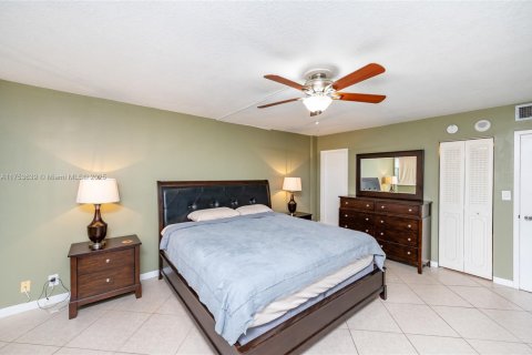 Condo in Hallandale Beach, Florida, 1 bedroom  № 1979702 - photo 26