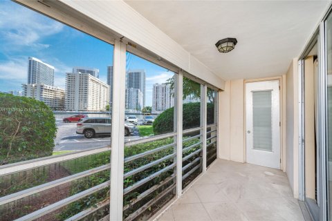 Condo in Hallandale Beach, Florida, 1 bedroom  № 1979702 - photo 14