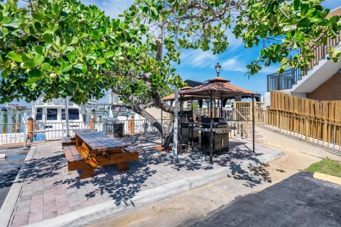 Condo in Hallandale Beach, Florida, 1 bedroom  № 1979702 - photo 8