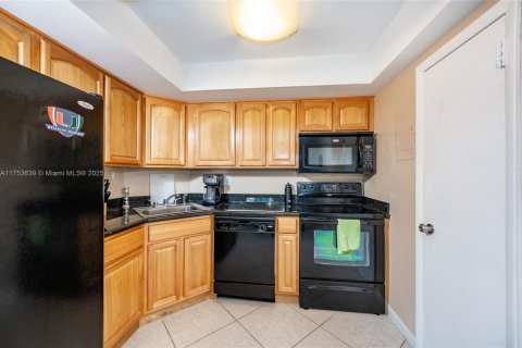 Condo in Hallandale Beach, Florida, 1 bedroom  № 1979702 - photo 19