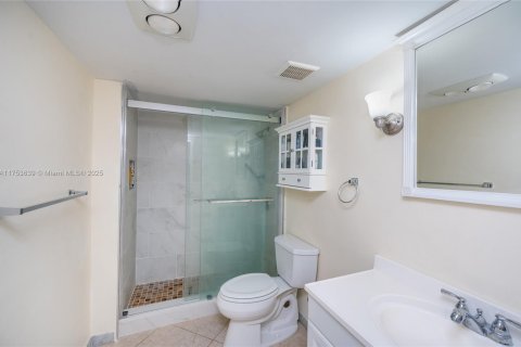 Condo in Hallandale Beach, Florida, 1 bedroom  № 1979702 - photo 21