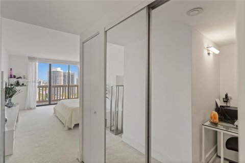 Condo in Aventura, Florida, 3 bedrooms  № 1482901 - photo 25