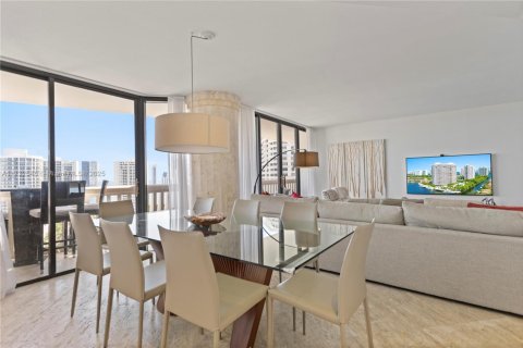 Condo in Aventura, Florida, 3 bedrooms  № 1482901 - photo 17