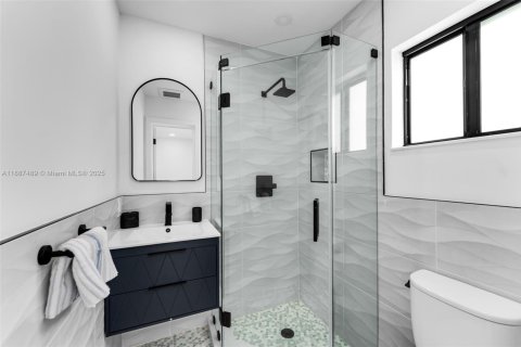 House in Miami, Florida 4 bedrooms, 228.82 sq.m. № 1938817 - photo 15