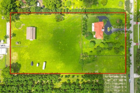 House in Miami, Florida 4 bedrooms, 228.82 sq.m. № 1938817 - photo 27