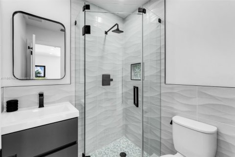 House in Miami, Florida 4 bedrooms, 228.82 sq.m. № 1938817 - photo 17