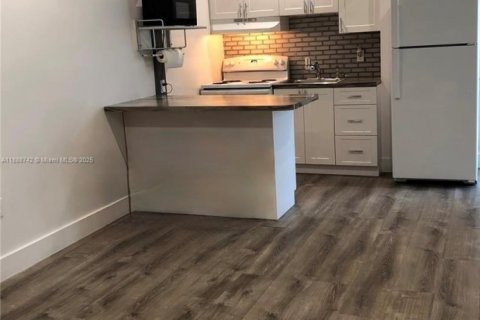 Снять в аренду квартиру в Пемброк-Пайнс, Флорида 1 спальня, 102.19м2, № 2013149 - фото 10