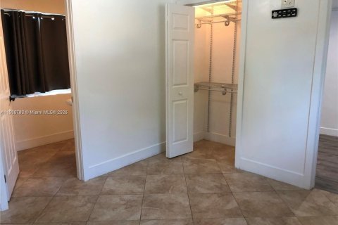 Снять в аренду квартиру в Пемброк-Пайнс, Флорида 1 спальня, 102.19м2, № 2013149 - фото 11