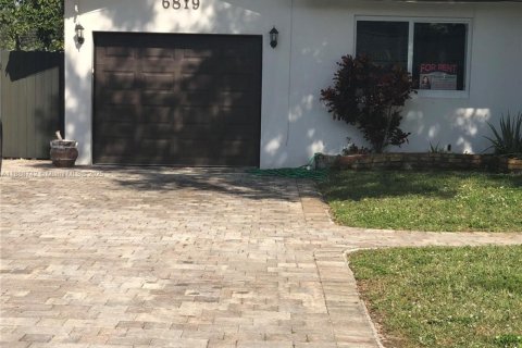 Квартира в Пемброк-Пайнс, Флорида 1 спальня, 102.19м2 № 2013149