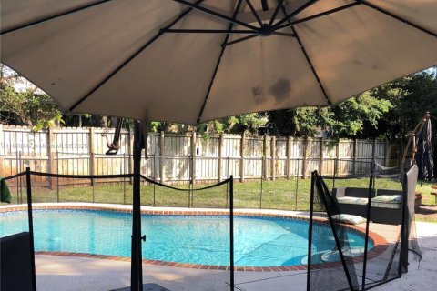 Снять в аренду квартиру в Пемброк-Пайнс, Флорида 1 спальня, 102.19м2, № 2013149 - фото 4