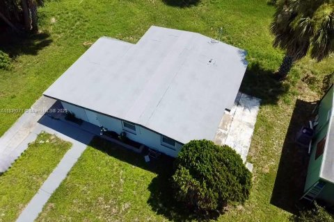 House in Port Charlotte, Florida 2 bedrooms, 64.57 sq.m. № 1827478 - photo 27