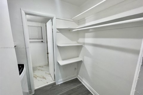 Apartamento en alquiler en Coral Gables, Florida, 1 dormitorio, 65.03 m2 № 1850631 - foto 10