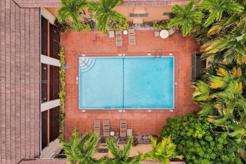 Apartamento en alquiler en Coral Gables, Florida, 1 dormitorio, 65.03 m2 № 1850631 - foto 2