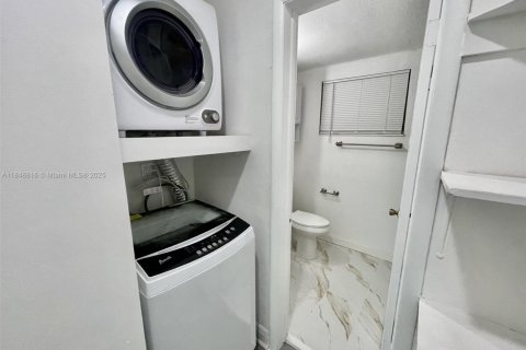 Apartamento en alquiler en Coral Gables, Florida, 1 dormitorio, 65.03 m2 № 1850631 - foto 11