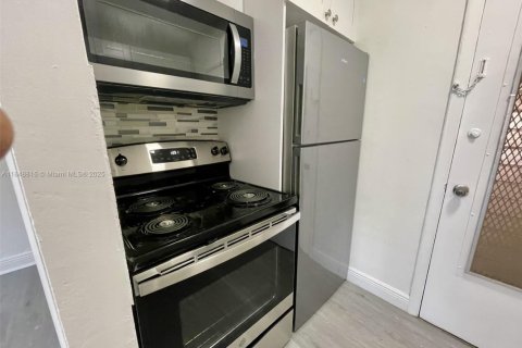 Apartamento en alquiler en Coral Gables, Florida, 1 dormitorio, 65.03 m2 № 1850631 - foto 6