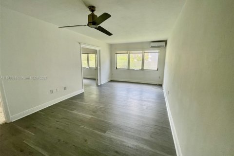 Apartamento en alquiler en Coral Gables, Florida, 1 dormitorio, 65.03 m2 № 1850631 - foto 3