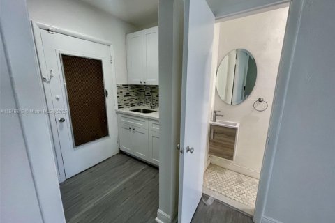 Apartamento en alquiler en Coral Gables, Florida, 1 dormitorio, 65.03 m2 № 1850631 - foto 4
