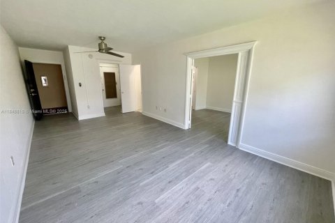Apartamento en alquiler en Coral Gables, Florida, 1 dormitorio, 65.03 m2 № 1850631 - foto 7
