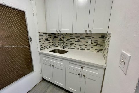 Apartamento en alquiler en Coral Gables, Florida, 1 dormitorio, 65.03 m2 № 1850631 - foto 5
