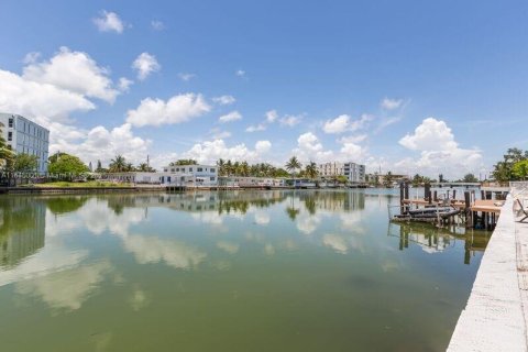 Immobilier commercial à vendre à Miami Beach, Floride № 1840758 - photo 1
