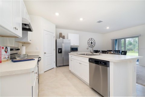 House in New Smyrna Beach, Florida 4 bedrooms, 172.33 sq.m. № 1734333 - photo 7